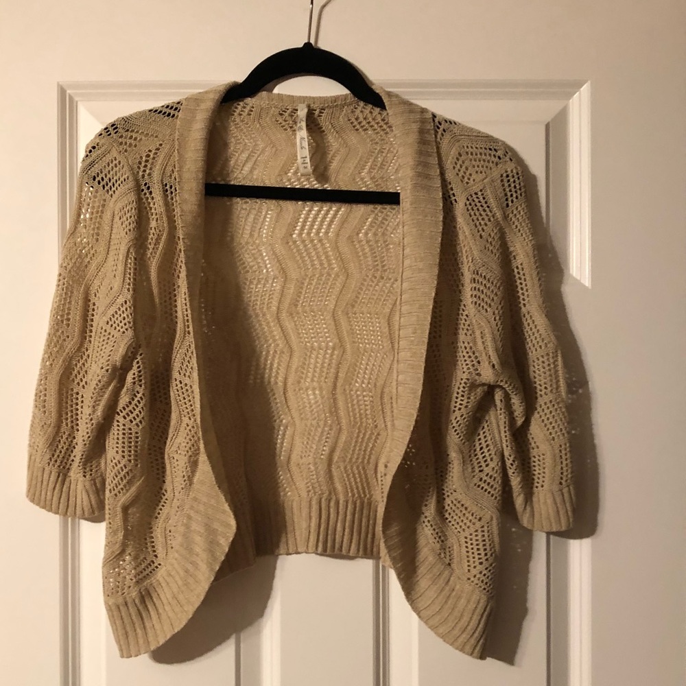 Medium Leo & Nicole Shrug